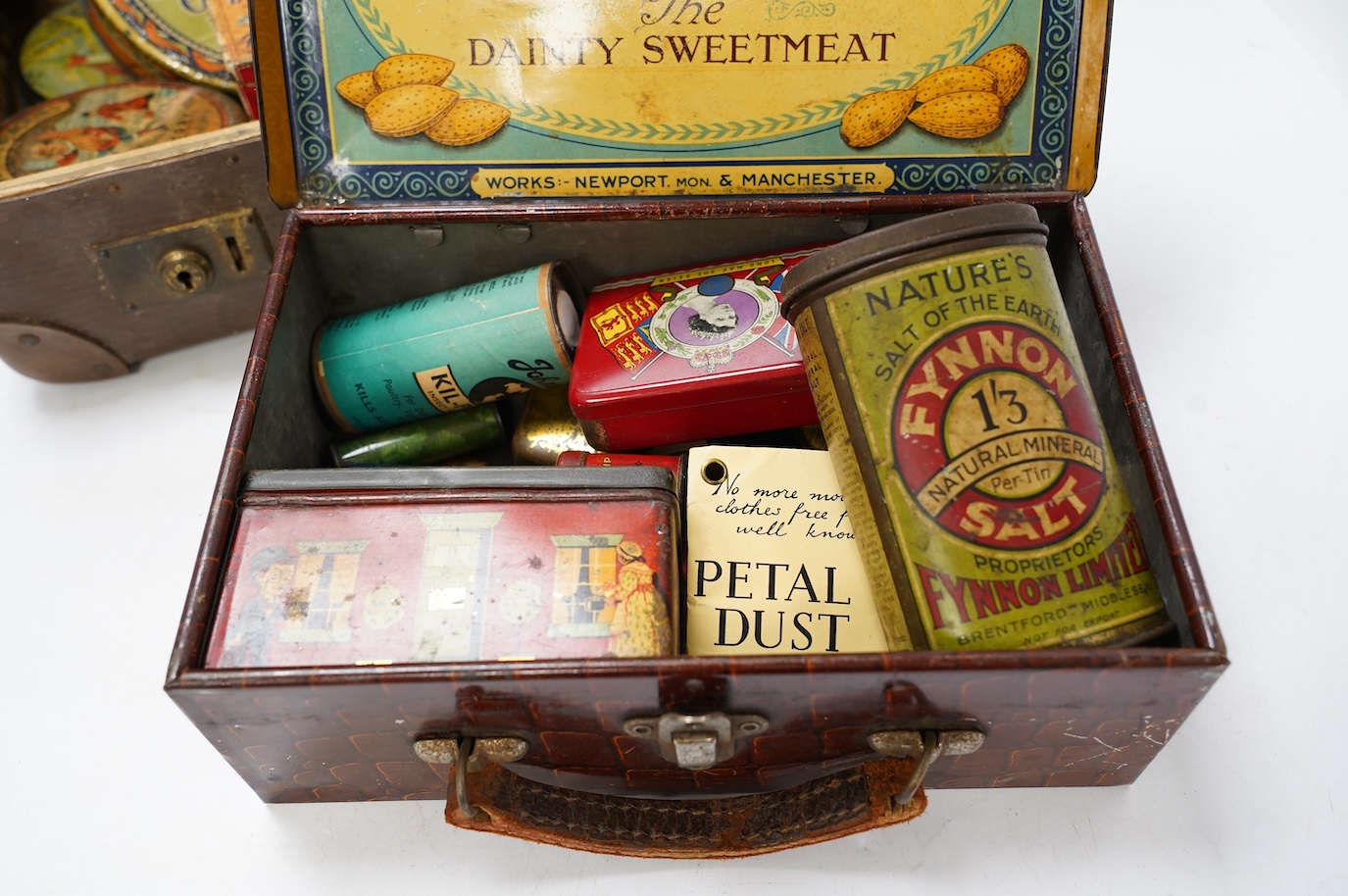 A quantity of early / mid 20th century advertising and confectionery tins. Condition - poor to fair